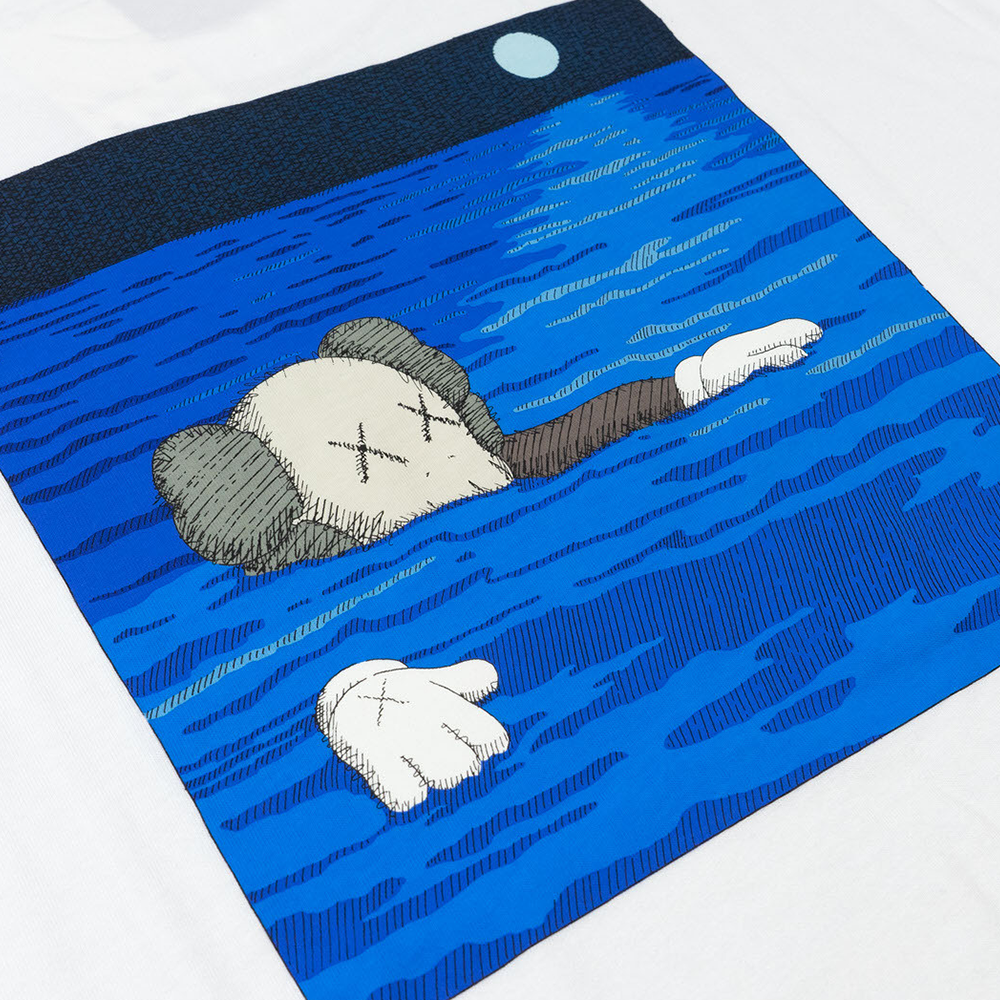 Uniqlo Kids - Playera Kaws Artbook Cover (Blanca)